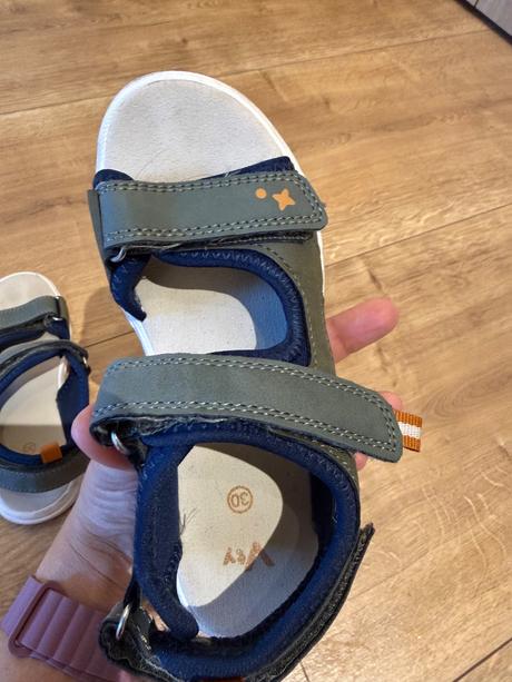 Sandalky, 30