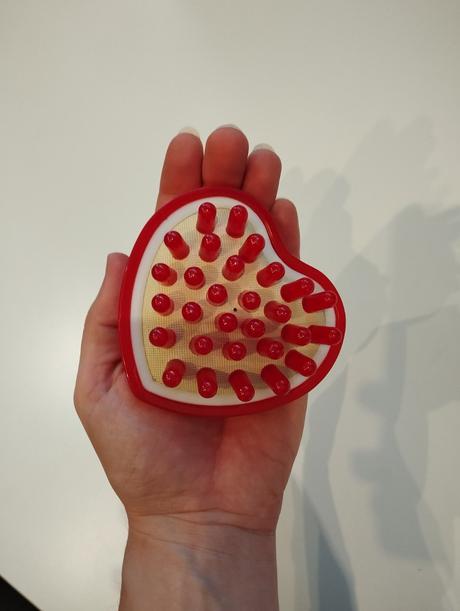 Masážna kefa v tvare srdiečka, 