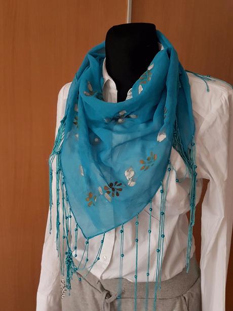 Tyrkysovo modra šatka, l