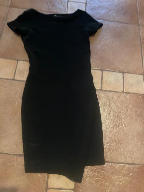 Krasne čierne saty guess, guess,xs