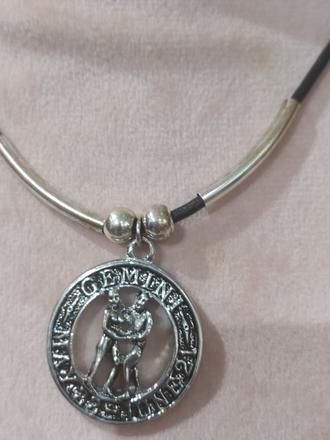 Náhrdelník blíženci, 