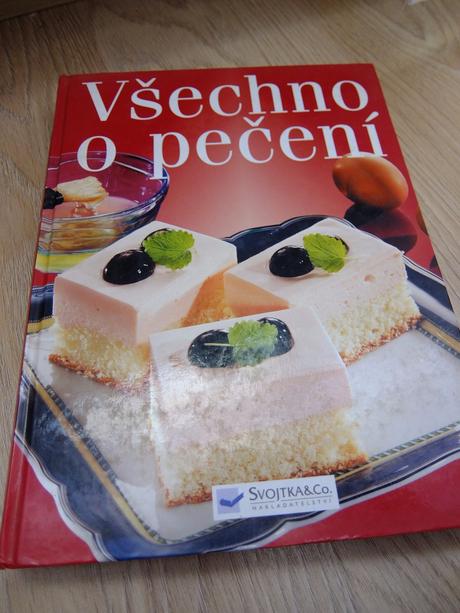 Kniha "všechno o pečení",