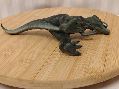 Zberat figúrka dinosaura t-rex pruhované maskovani,