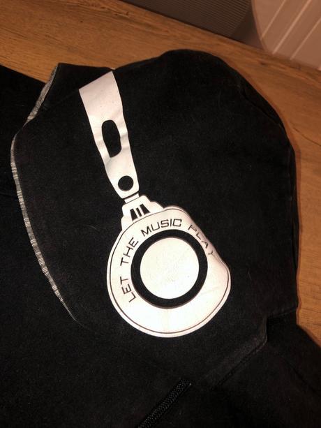 Mikina so slúchadlami na kapucni, 152