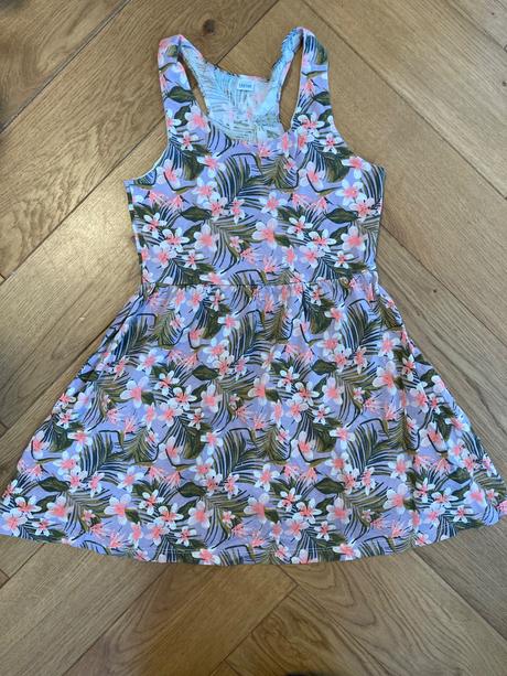 Kvetinkove saty, 128