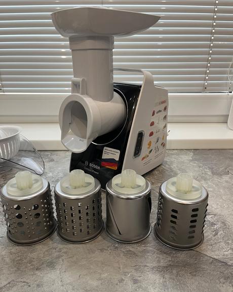 Mlynček na mäso bosch mfw3850b strúhač, odšťavovač, bosch