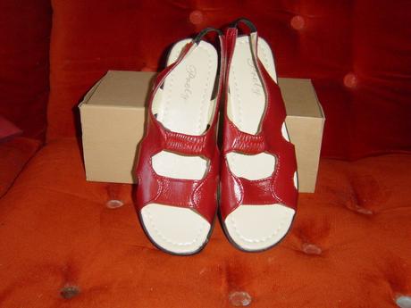 Tmavočervené sandále, 41