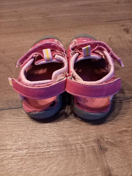 Športové sandálky, 26