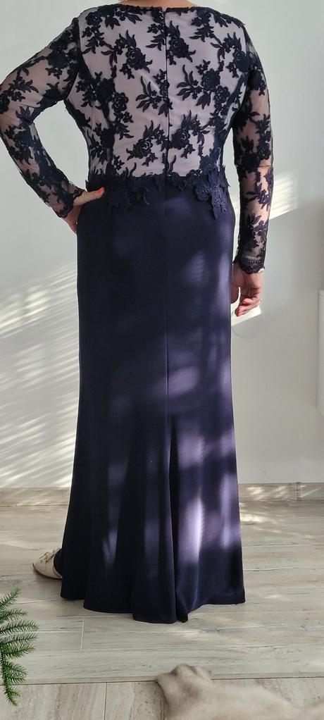 Spoločenské šaty, 42