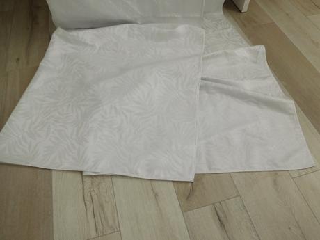 Závesy bielo perleťové vzorované, 