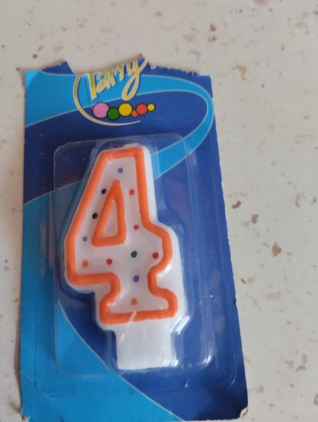 Sviecka na tortu 4 roky, 