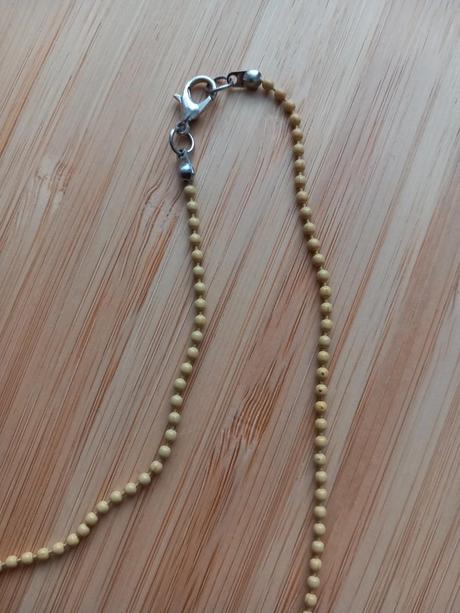 Medailón soy luna na žltej guličkovej ret. 43 cm,