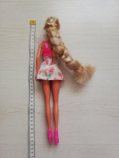 Bábika dlhovláska s ohybnými kolenami, 