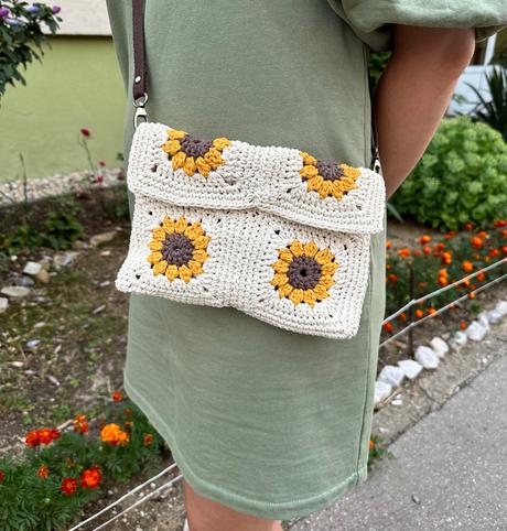 Hackovana kabelka crossbody, 