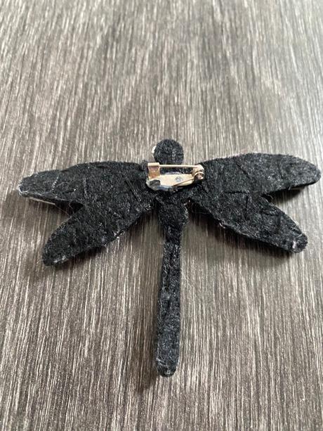 Dievčenská brošňa,