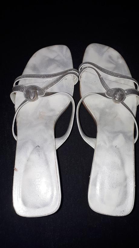 Strieborne slapky, 39