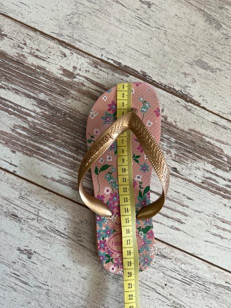 Dievcenske šľapky havaianas, 33