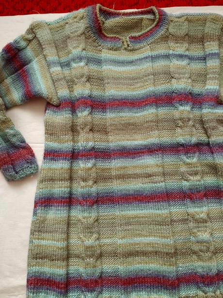 Teplý prúžkovaný pulovrik-nový, 140 / 146