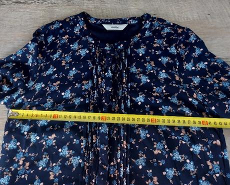 Tmavomodré šaty s ružičkami, tchibo,36
