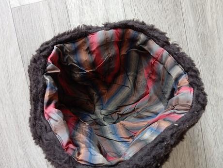 Stará tmavohnedá baranica čiapka, 