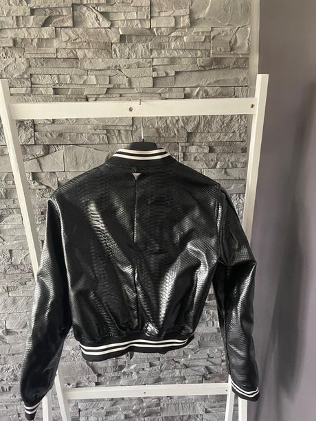 Guess v.xs-s, guess,xs