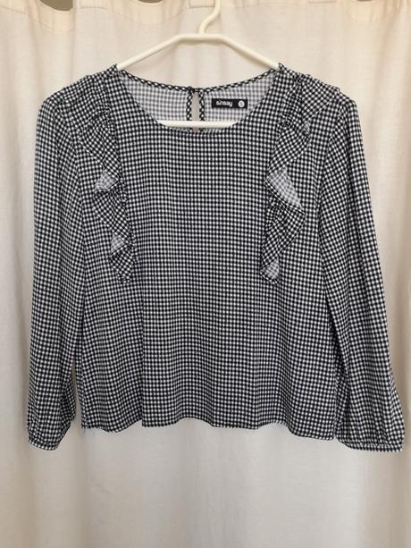 Blúzka s volánikmi, sinsay,s