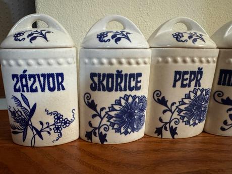 Porcelán cibuľák, 