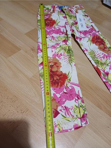 Farebné dievčenské džíny, 92