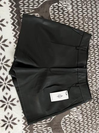 Kožené  šortky kratasy, stradivarius,38
