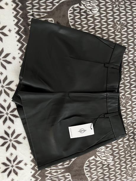 Kožené šortky kratasy, stradivarius,38