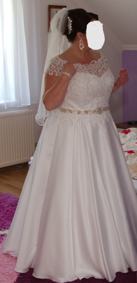 Krásne snehobiele saténové svadobné šaty, roly,48