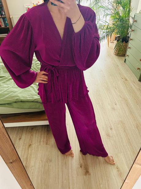 Nádherný plisovaný komplet značky greenapple, 