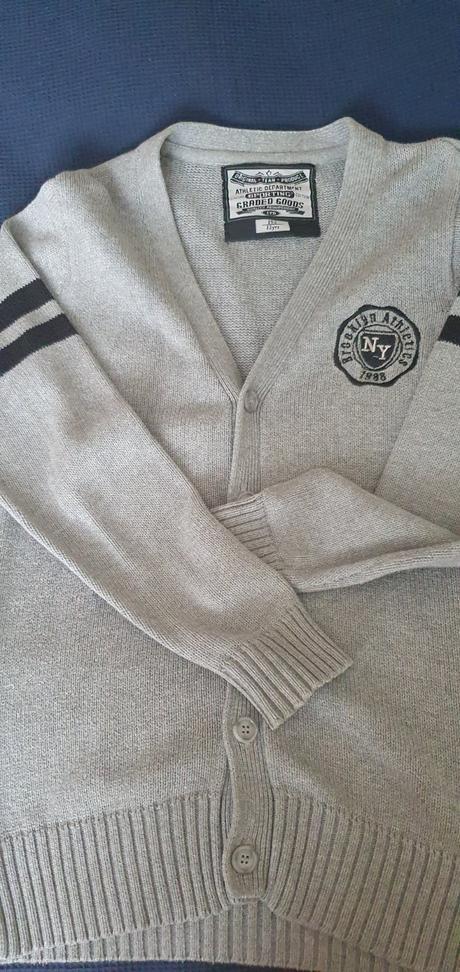 Predám chlapčenský sveter, 152