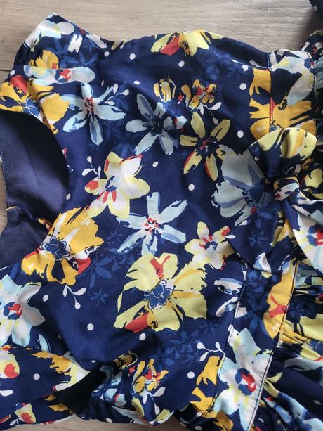 Kvietkové šatky, 98