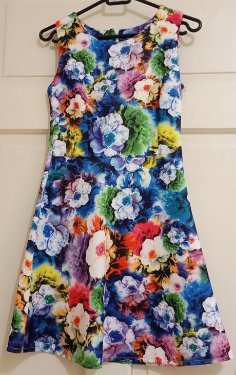 Pestrofarebné kvetované šaty, xs