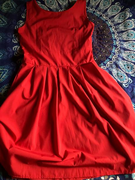 Červené tenké šaty, m