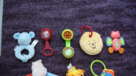 Mix roznych hraciek 2 -hrkalky fp a i.- aj po kuse,