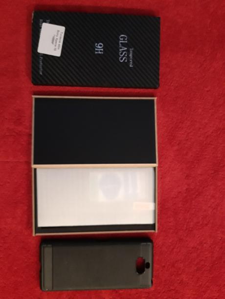 Použitý obal na mobil + 2sklá, sony