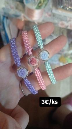 Náramky s ružičkou,