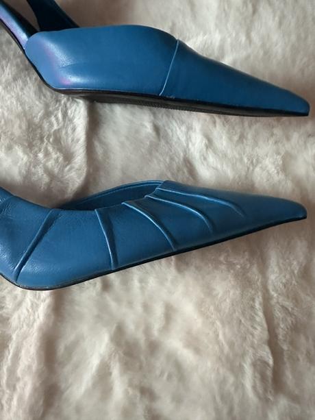 Krásne modré sandálky na podpätku zn. zara, zara,40