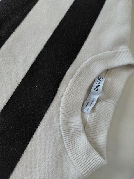 Dámsky pruhovaný pulóver, bershka,m