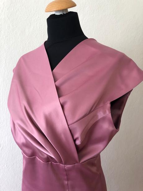 Staroruzove spoločenské saty, 40