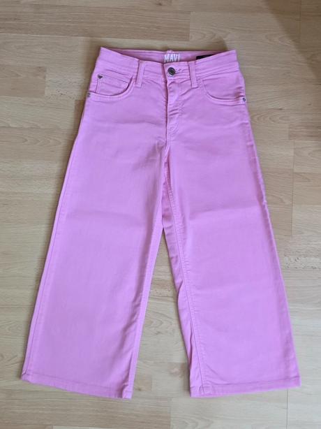 Mavi dievčenské rifle, 128