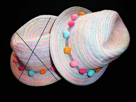 Letný klobúčik s brmbolcami na 6-10 rokov, 128