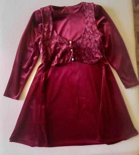 Dievčenské červené šaty, 152