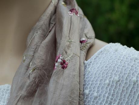 Vyšívaná hodvábna šatka, l