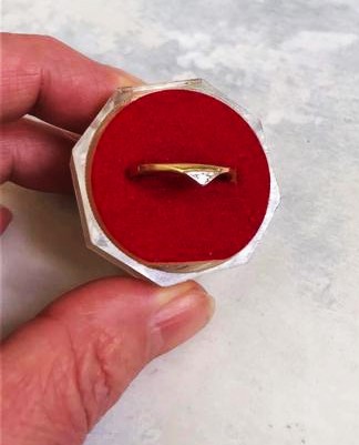 Zlatý jemný prsteň, 