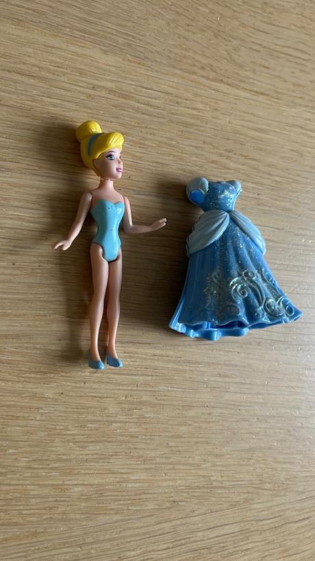 Popoluška - vyzliekacia bábika, 