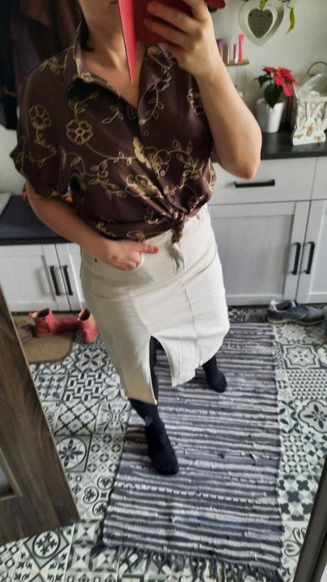 Béžová sukňa, 40