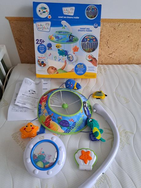 Hrací kolotoč nad postieľku baby einstein, 